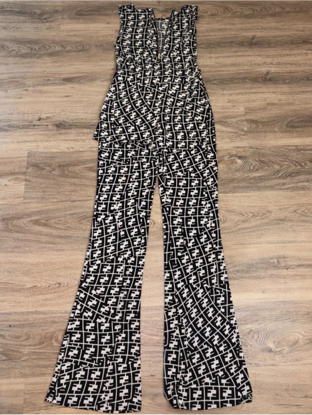 Monochrome Logo-Print Top and Pants Set - Black & White - Picture 6 of 6